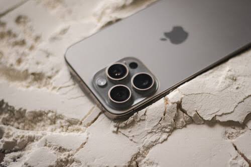 iPhone 15 Pro’larda yeni sorun: Kenarları mı soyuluyor?