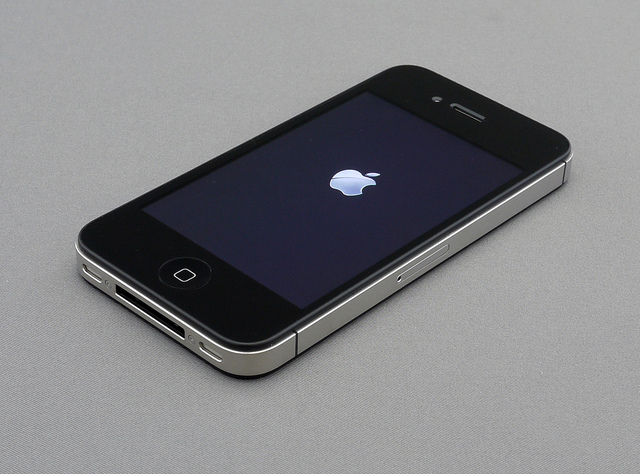 iPhone 4S’e iOS 8.4 Yüklesen Kasar mı?